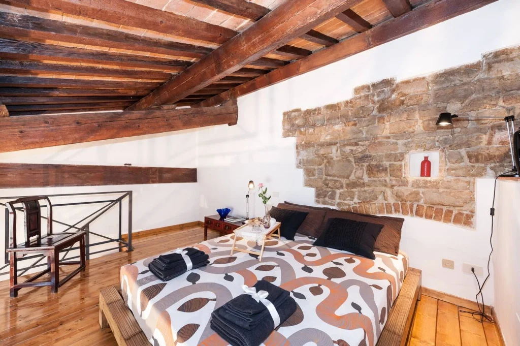 Soppalco con letto matrimoniale